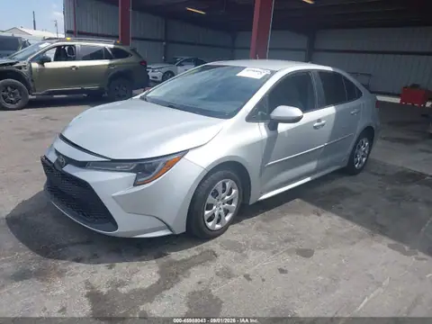 5YFEPMAE1MP224084 — 2021 Toyota Corolla LE, ფოტო 2, IAAI 27.10.2026, წინა მარჯვენა ნაწილი