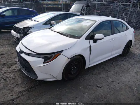 5YFEPMAE4MP220918 — 2021 Toyota Corolla LE, zdjęcie 2 z IAAI 23.10.2026, Przód
