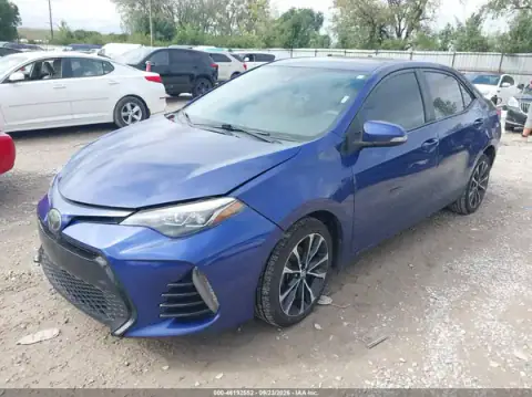 2T1BURHE7HC897501 — 2017 Toyota Corolla, ფოტო 2, IAAI, წინა მარჯვენა ნაწილი
