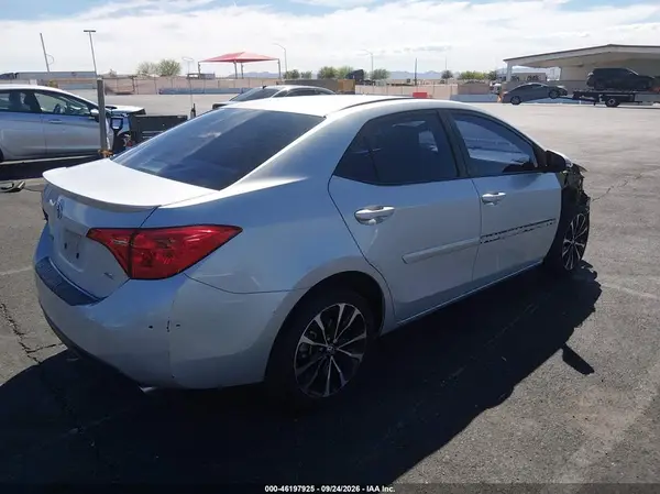 2T1BURHE4HC748348 — 2017 Toyota Corolla, zdjęcie 4 z IAAI, Przód
