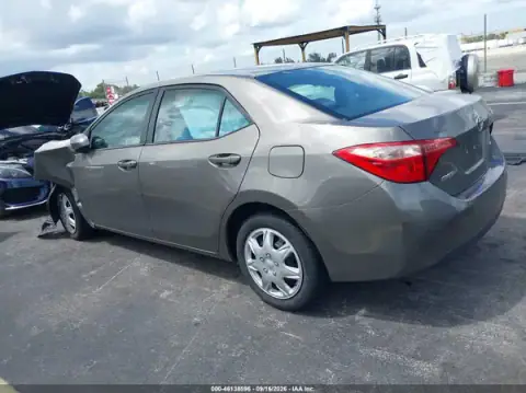 2T1BURHE8JC094332 — 2018 Toyota Corolla, zdjęcie 3 z IAAI, Lewy przód