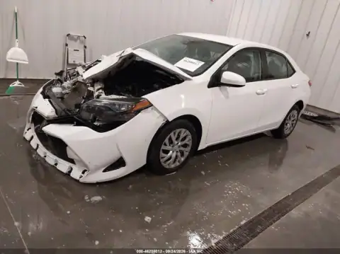 2T1BURHE1JC976023 — 2018 Toyota Corolla, фото 2 з IAAI, Передня частина