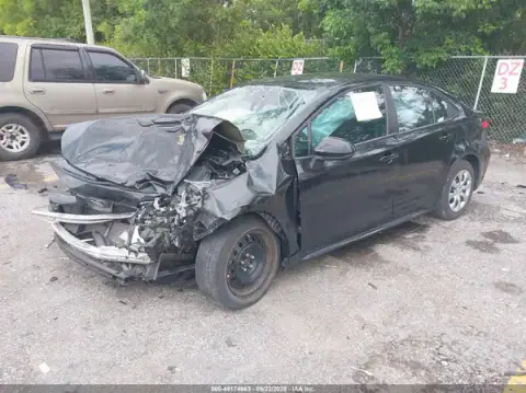 5YFEPMAE5MP248484 — 2021 Toyota Corolla, foto 2 de IAAI, Parte delantera