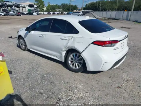 5YFVPMAE8MP218721 — 2021 Toyota Corolla, zdjęcie 3 z IAAI, Lewy tył