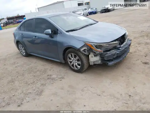 5YFEPMAE7MP176591 — 2021 Toyota Corolla, წინა ნაწილი, ფოტოები შეკეთებამდე