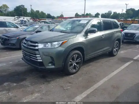 5TDBZRFH2HS468918 — 2017 Toyota Highlander, ფოტო 2, IAAI 23.10.2026, მარჯვენა მხარე