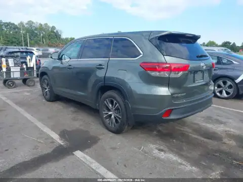 5TDBZRFH2HS468918 — 2017 Toyota Highlander, ფოტო 3, IAAI 23.10.2026, მარჯვენა მხარე