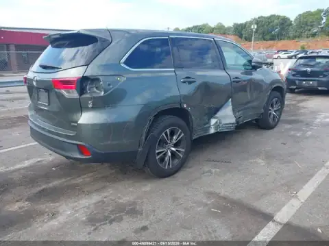 5TDBZRFH2HS468918 — 2017 Toyota Highlander, ფოტო 4, IAAI 23.10.2026, მარჯვენა მხარე