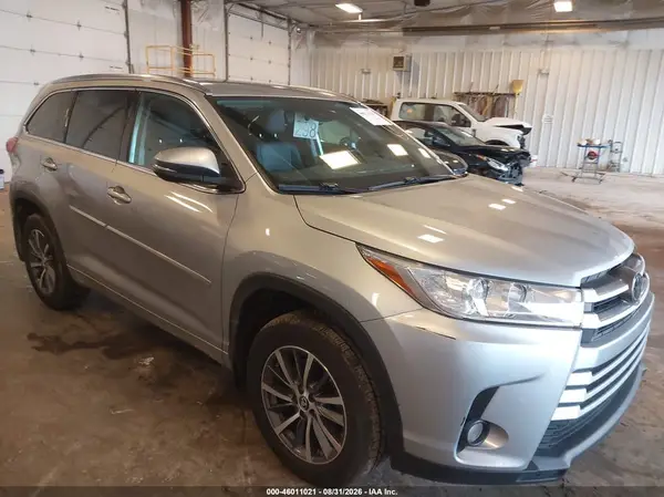 5TDJZRFH2JS871881 — 2018 Toyota Highlander, Передняя часть (Front End), фото до ремонта