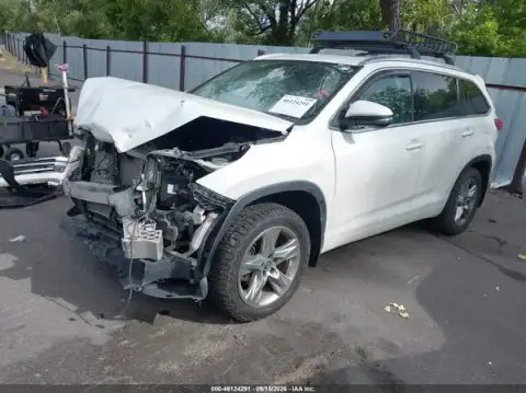 5TDDZRFH3JS817308 — 2018 Toyota Highlander, фото 2 с аукциона IAAI, ПЕРЕДНЯЯ ЧАСТЬ