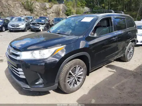 5TDJZRFH3JS856516 — 2018 Toyota Highlander, фото 2 с аукциона IAAI, задняя часть слева