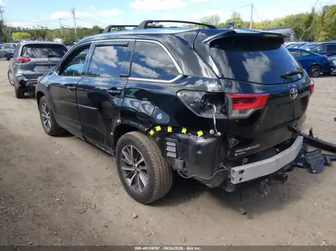 5TDJZRFH3JS856516 — 2018 Toyota Highlander, фото 3 с аукциона IAAI, задняя часть слева