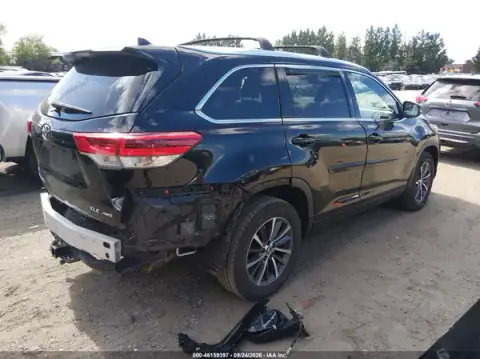 5TDJZRFH3JS856516 — 2018 Toyota Highlander, фото 4 с аукциона IAAI, задняя часть слева