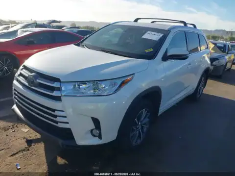 5TDJZRFH0JS530091 — 2018 Toyota Highlander, photo 2 from IAAI, Right front