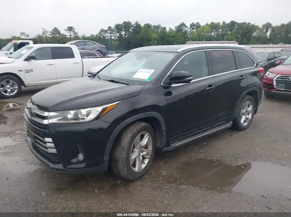 5TDDZRFH1JS910358 — 2018 Toyota Highlander, photo 2 from IAAI 16.10.2026, Front and rear