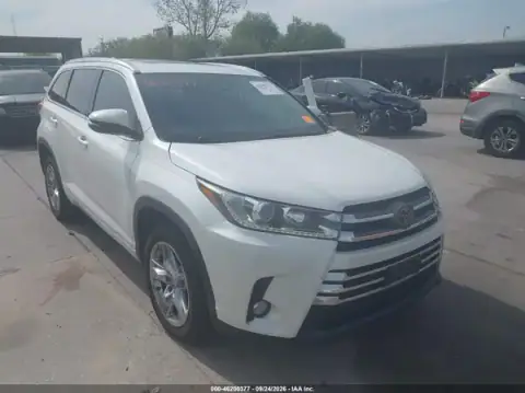 5TDYZRFH2JS285566 — 2018 Toyota Highlander, Лівий бік (Left Side), фото до ремонту