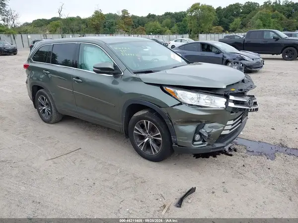 5TDBZRFH0JS904848 Toyota Highlander 2018 — повреждение Передняя часть слева, фото до ремонта