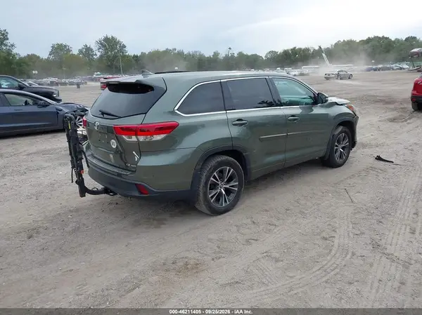 5TDBZRFH0JS904848 — 2018 Toyota Highlander, фото 4 с аукциона IAAI, Передняя часть слева