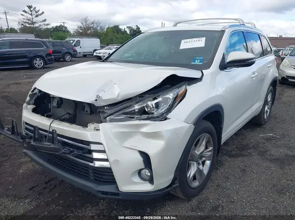 5TDDZRFH1JS884697 — 2018 Toyota Highlander, zdjęcie 2 z IAAI, Przód