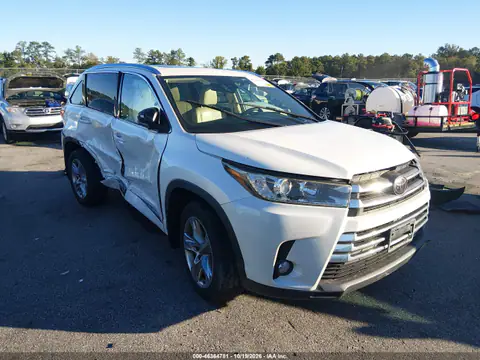 5TDDZRFH1JS863901 — 2018 Toyota Highlander, Lewy bok, zdjęć przed naprawą