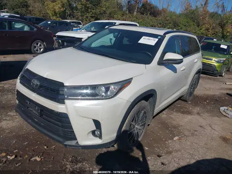 5TDJZRFH2JS892052 — 2018 Toyota Highlander, photo 3 from IAAI, Right side