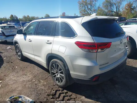 5TDJZRFH2JS892052 — 2018 Toyota Highlander, photo 4 from IAAI, Right side