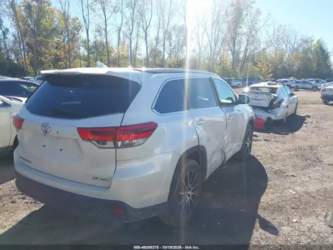 5TDJZRFH2JS892052 — 2018 Toyota Highlander, photo 5 from IAAI, Right side