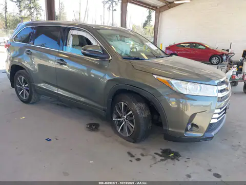 5TDJZRFH4JS814727 — 2018 Toyota Highlander, ფოტო 2, IAAI, წინა მარცხენა ნაწილი