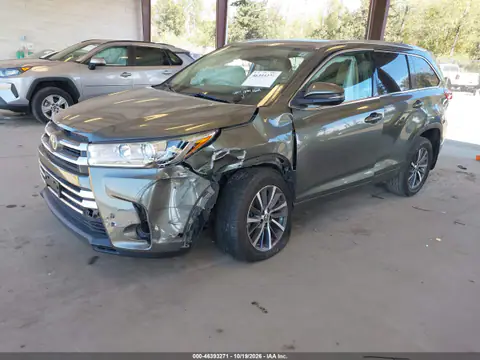 5TDJZRFH4JS814727 — 2018 Toyota Highlander, ფოტო 3, IAAI, წინა მარცხენა ნაწილი