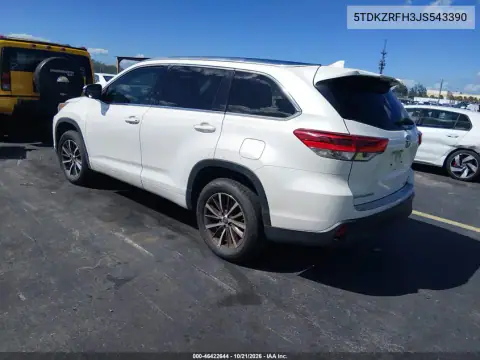 5TDKZRFH3JS543390 — 2018 Toyota Highlander, фото 4 с аукциона IAAI, правый бок