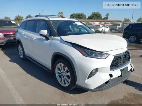 5TDDZRBH2LS010576 — 2020 Toyota Highlander, Tył, zdjęć przed naprawą