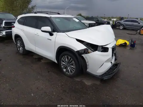 5TDFARAH8MS005532 — 2021 Toyota Highlander, Parte delantera (Front End), fotos antes de reparar