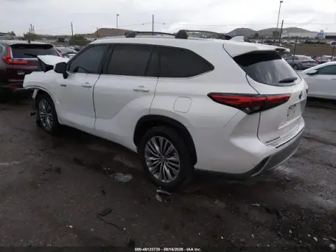 5TDFARAH8MS005532 — 2021 Toyota Highlander, ფოტო 3, IAAI, წინა ნაწილი