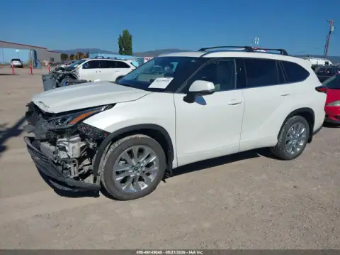 5TDDZRBH3MS543022 — 2021 Toyota Highlander, zdjęcie 2 z IAAI, Przód