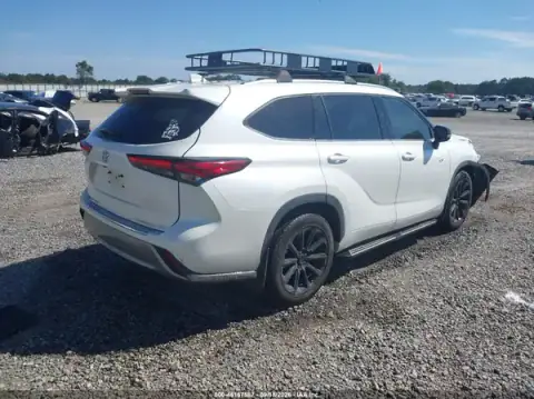 5TDFZRBH1MS128807 — 2021 Toyota Highlander, zdjęcie 4 z IAAI, Przód