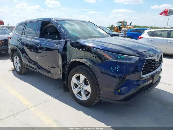 5TDCZRAH7MS536488 Toyota Highlander 2021 — Right side damage, before-repair photo