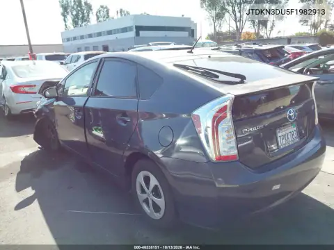 JTDKN3DU5F1982913 — 2015 Toyota Prius, foto 3 de IAAI, Parte delantera