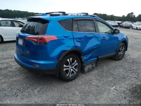 JTMBFREV3HJ119067 — 2017 Toyota RAV4, zdjęcie 4 z IAAI, Prawy bok