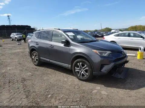 JTMBFREV3HJ115357 — 2017 Toyota RAV4, Parte trasera (Rear), fotos antes de reparar