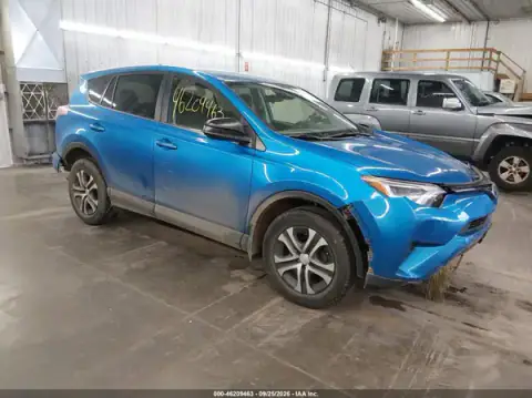 JTMBFREV3HJ173260 — 2017 Toyota RAV4, Parte delantera (Front End), fotos antes de reparar