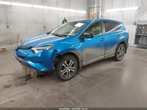 JTMBFREV3HJ173260 — 2017 Toyota RAV4, фото 2 с аукциона IAAI, ПЕРЕДНЯЯ ЧАСТЬ