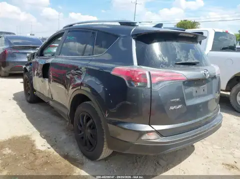 JTMZFREV7HD104147 — 2017 Toyota RAV4, ფოტო 3, IAAI, მარცხენა მხარე