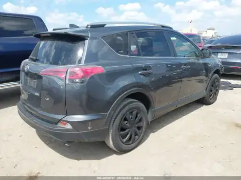 JTMZFREV7HD104147 — 2017 Toyota RAV4, ფოტო 4, IAAI, მარცხენა მხარე