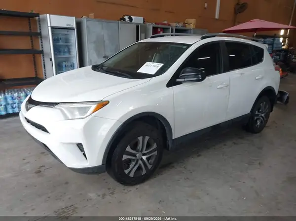 JTMZFREV2HJ719643 — 2017 Toyota RAV4, photo 2 from IAAI, Rear end