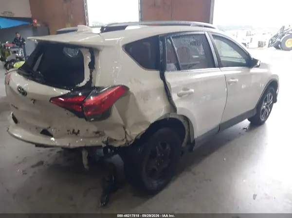 JTMZFREV2HJ719643 — 2017 Toyota RAV4, photo 4 from IAAI, Rear end