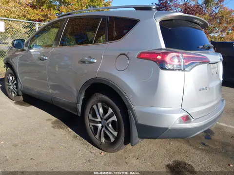 2T3BFREV7HW642965 — 2017 Toyota RAV4, photo 4 from IAAI, Front end