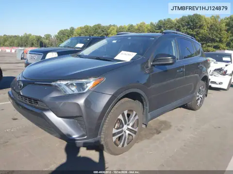 JTMBFREV1HJ124879 — 2017 Toyota RAV4, zdjęcie 3 z IAAI, Tył