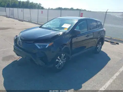 2T3ZFREV3JW517238 — 2018 Toyota RAV4, photo 2 from IAAI 22.10.2026, Front end