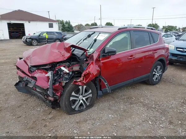 JTMBFREV2JD236336 — 2018 Toyota RAV4, фото 2 с аукциона IAAI 13.10.2026, Передняя часть