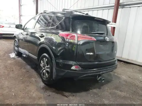 2T3ZFREV9JW492779 — 2018 Toyota RAV4, ფოტო 3, IAAI, წინა ნაწილი